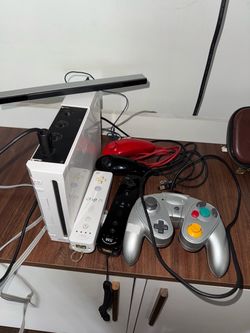 Nintendo Wii *Hacked with games*