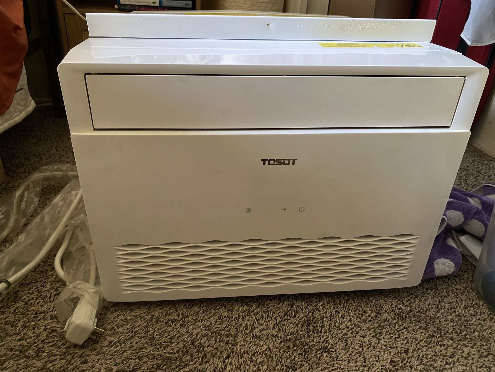 TOSOT 12100BTU White (21.4”w, 15.8”h) AC Window Unit