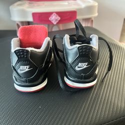 Size 5 c Jorden 4’s
