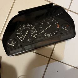 E34 BMW 525i Cluster 