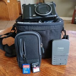 Canon PowerShot G9 with accessories (case, charger, and memory cards)