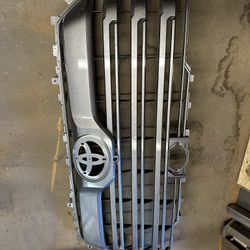2022 2025 TOYOTA TUNDRA GRILLE ASSEMBLY OEM FRONT CENTER GRILL W/ CAMERA HOLE