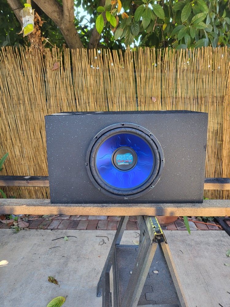 One 12 Inch PL1290BL 1200 Watt Pyle Subwoofer (New)