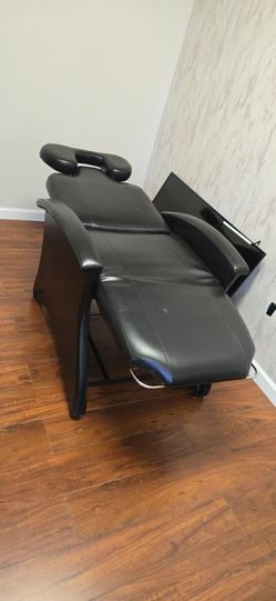 Reclainer Chair