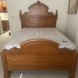 Queen Solid Oak Bedroom Set - 4 Pieces 