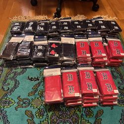 100 Franklin MLB Boston Red Sox & NY Team Logo Wristbands 1 set of 2 Black & Red da 2.5 Inches. 55 New York Yankees. And  45 Red Sox. New sales 10$ ea
