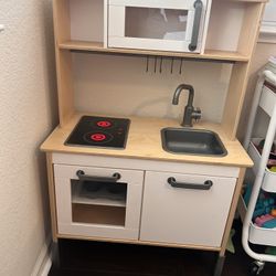 Play Kitchen!