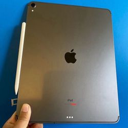 Apple IPad Pro 12.9” 3rd Generation (Face ID/Liquid Retina Display) 256GB WiFi + cellular (Unlocked) with keyboard, Pen & Accessorie