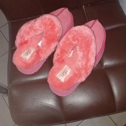 UGG PEACH COLOR SLEEPERS!! SIZE 6