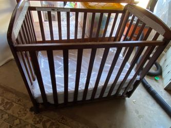 Mini crib