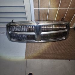 05' Ram 1500 Grill