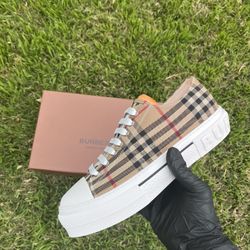 Burberry Shoes 
