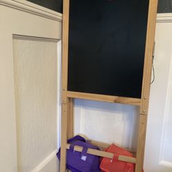 Kids chalkboard/whiteboard easel