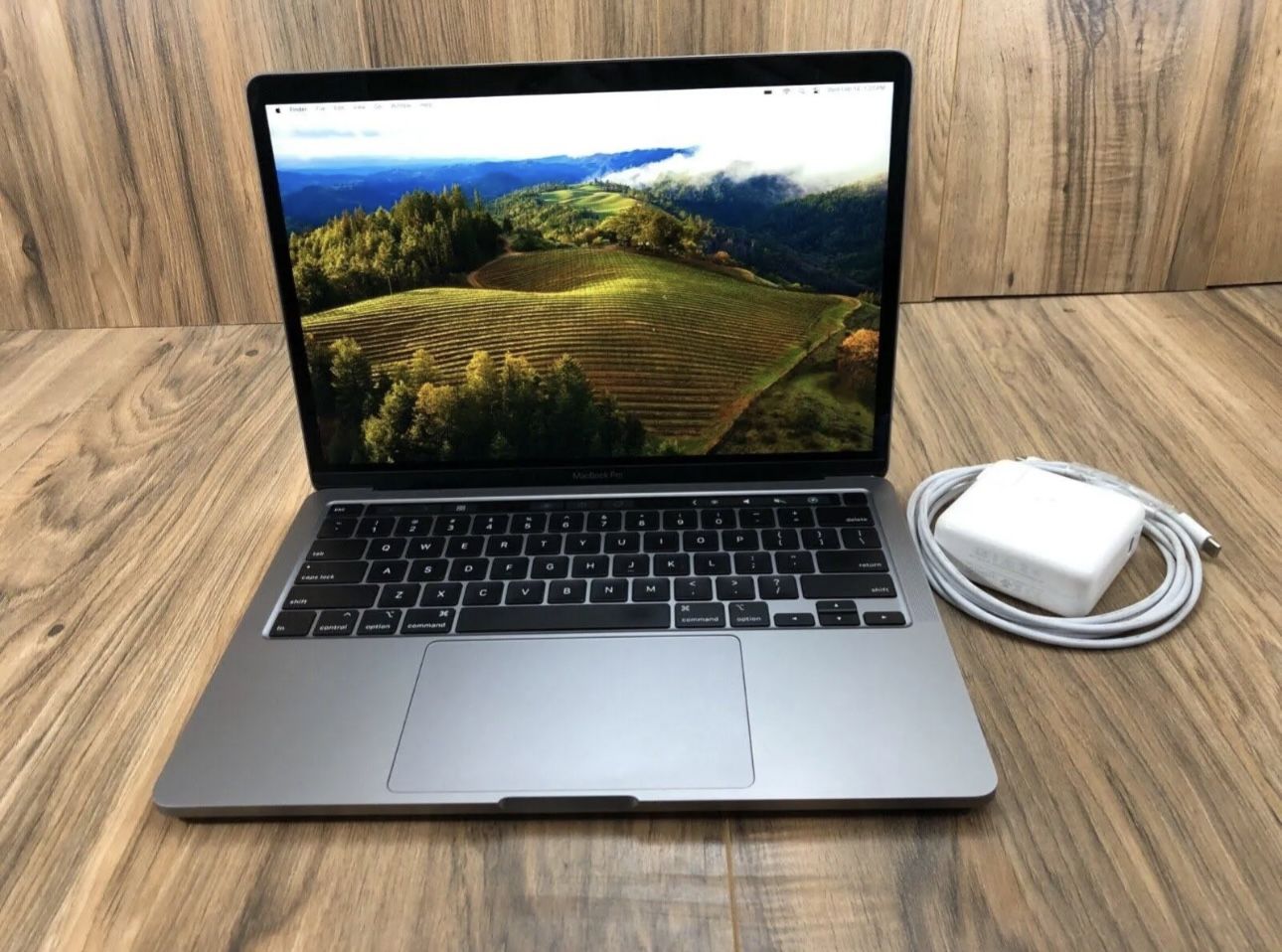 Apple MacBook Pro 13-inch : M1 Chip 2020 Series 