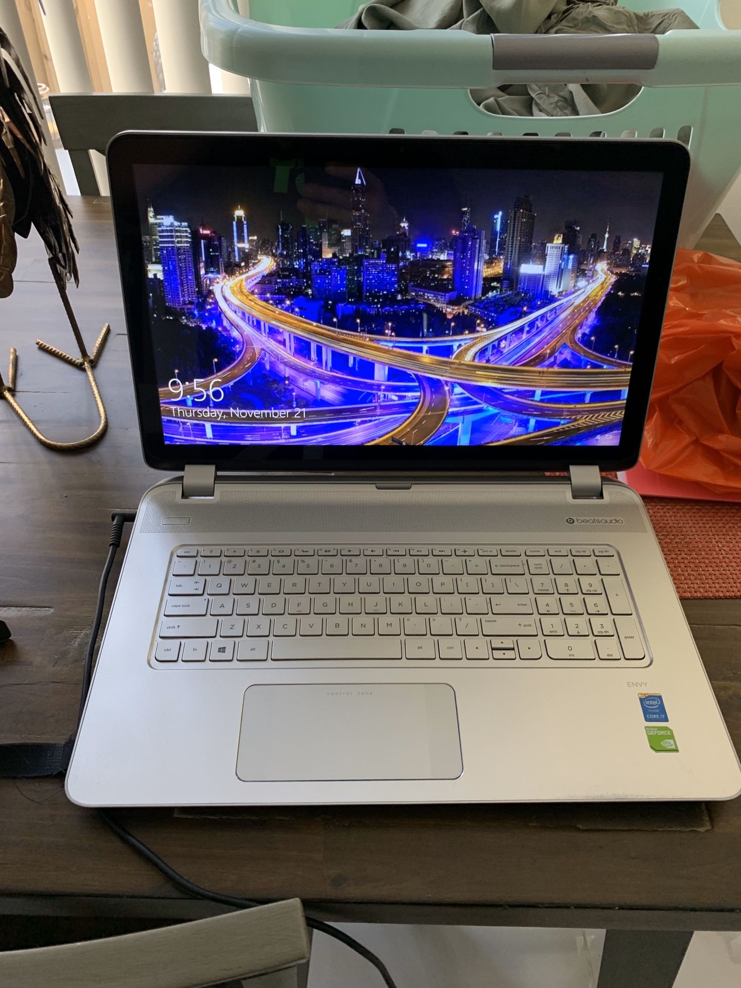 17inch HP ENVY TOUCHSCREEN LAPTOP. GREAT CONDITION MUST GO