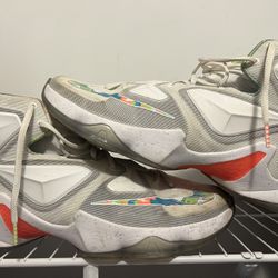 Nike LeBron 13 Easter 