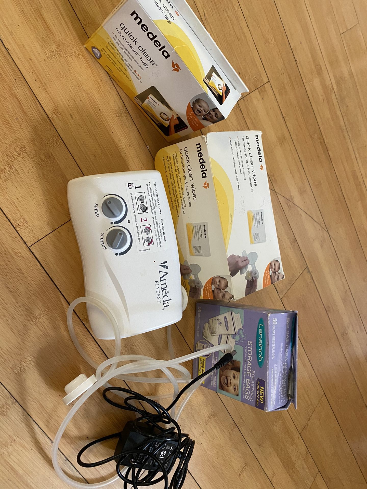 Amēda breast pump