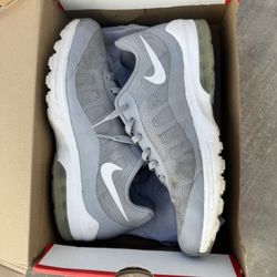 Men’s 10.5 - Nike Air Max Invigor