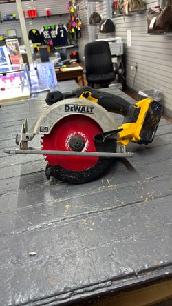 DEWALT Cordless Circular Saw DCS393