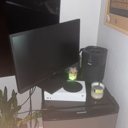 Xbox Series S And LG Monitor