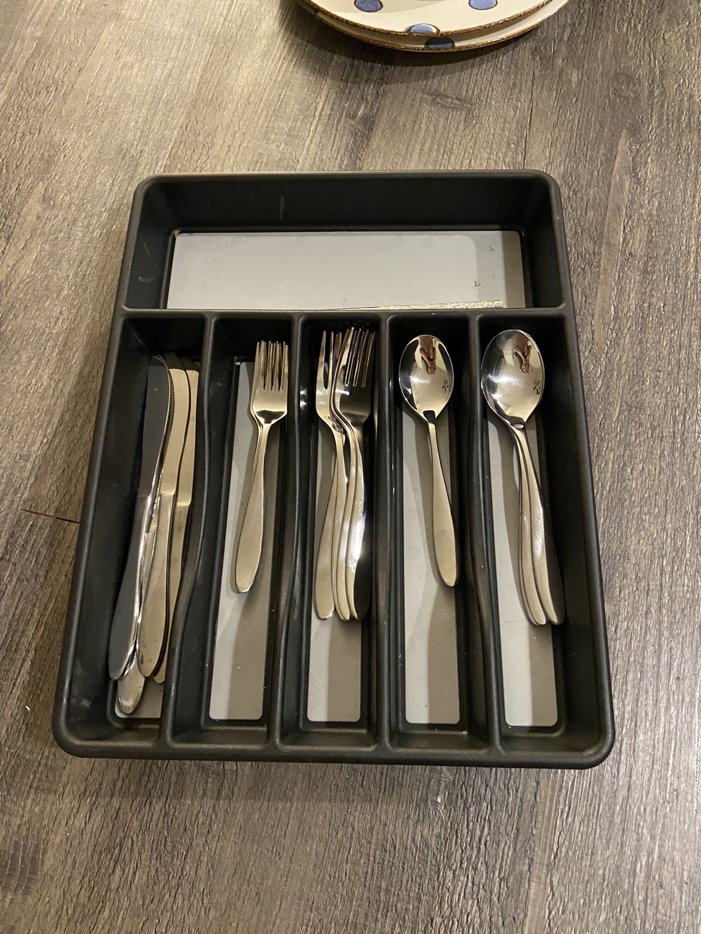 Cutlery Tray with Flatwares (Set of 20)