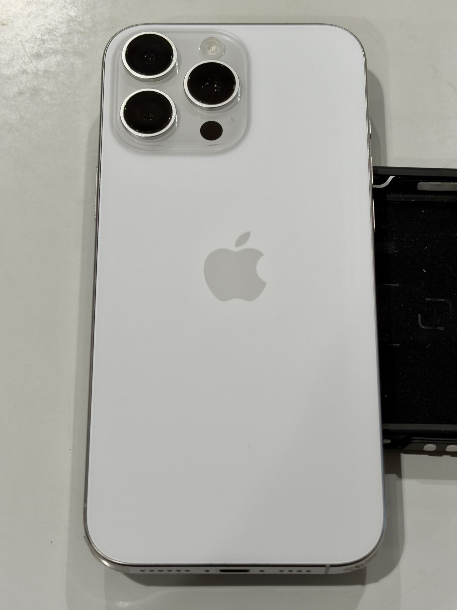 Iphone 16 Pro Max  $900