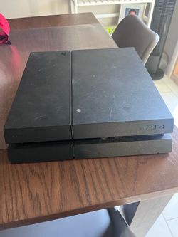 PS4 PlayStation 4 game console