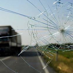 Auto Glass Mobil Servicing 