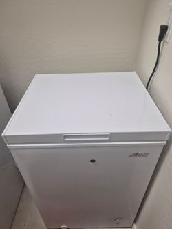 Arctic King Chest Freezer White