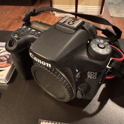 Canon EOS 70D with two lens, case, RODE microphone, battery and charger 