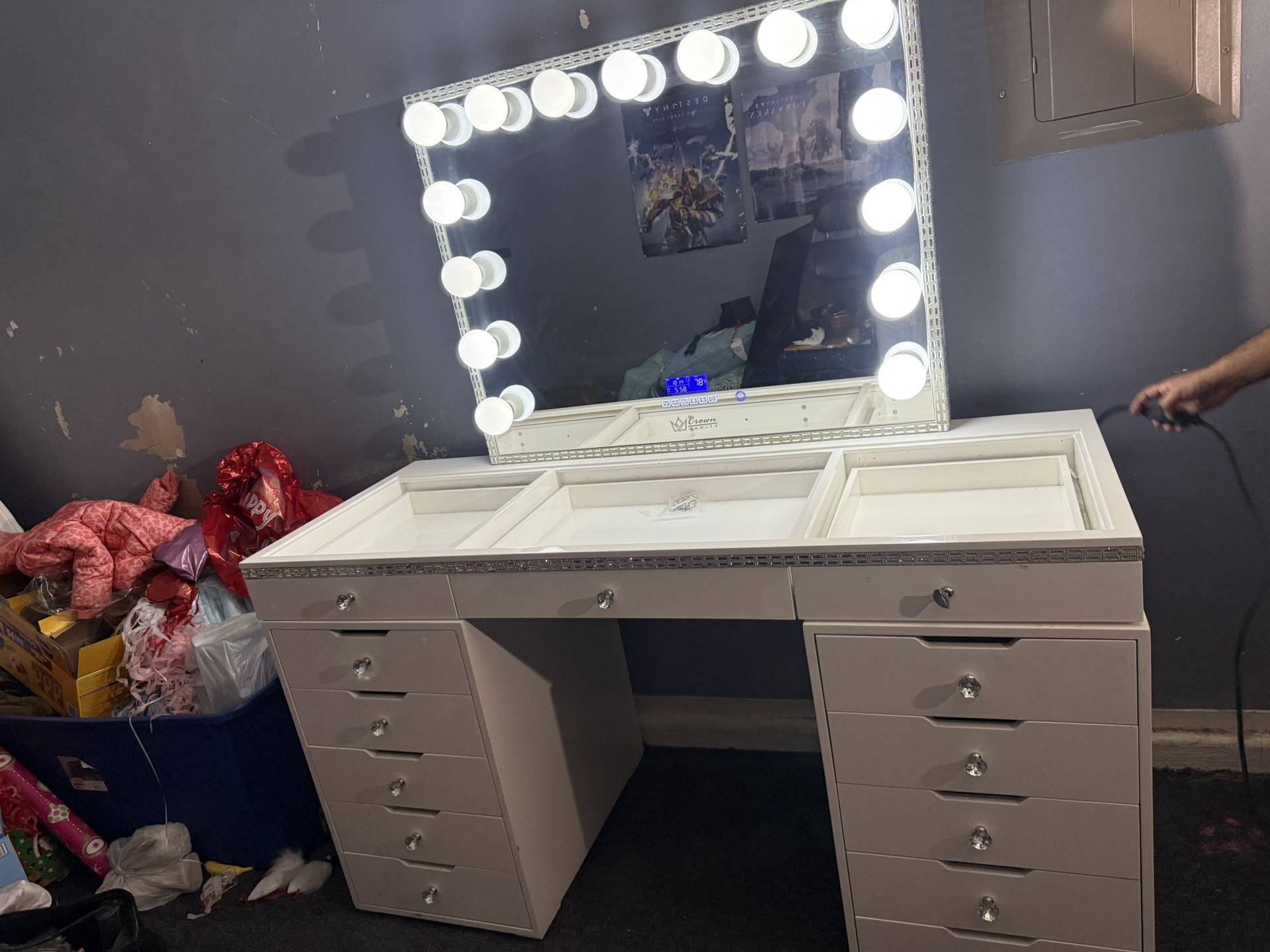 Crown Vanity