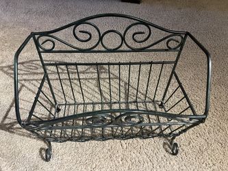 Decorative Black Metal Wire Basket – Magazine or Towel Holder