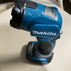 18- Volt  LXT  Lithium-Ion Cordless  LED  Flashlight