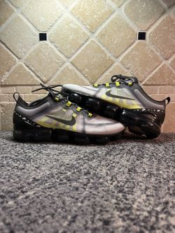 -Nike Vapormaxes “Atmosphere Grey/Volt” -Size 11M -Brand New -Og all  -Shipping available