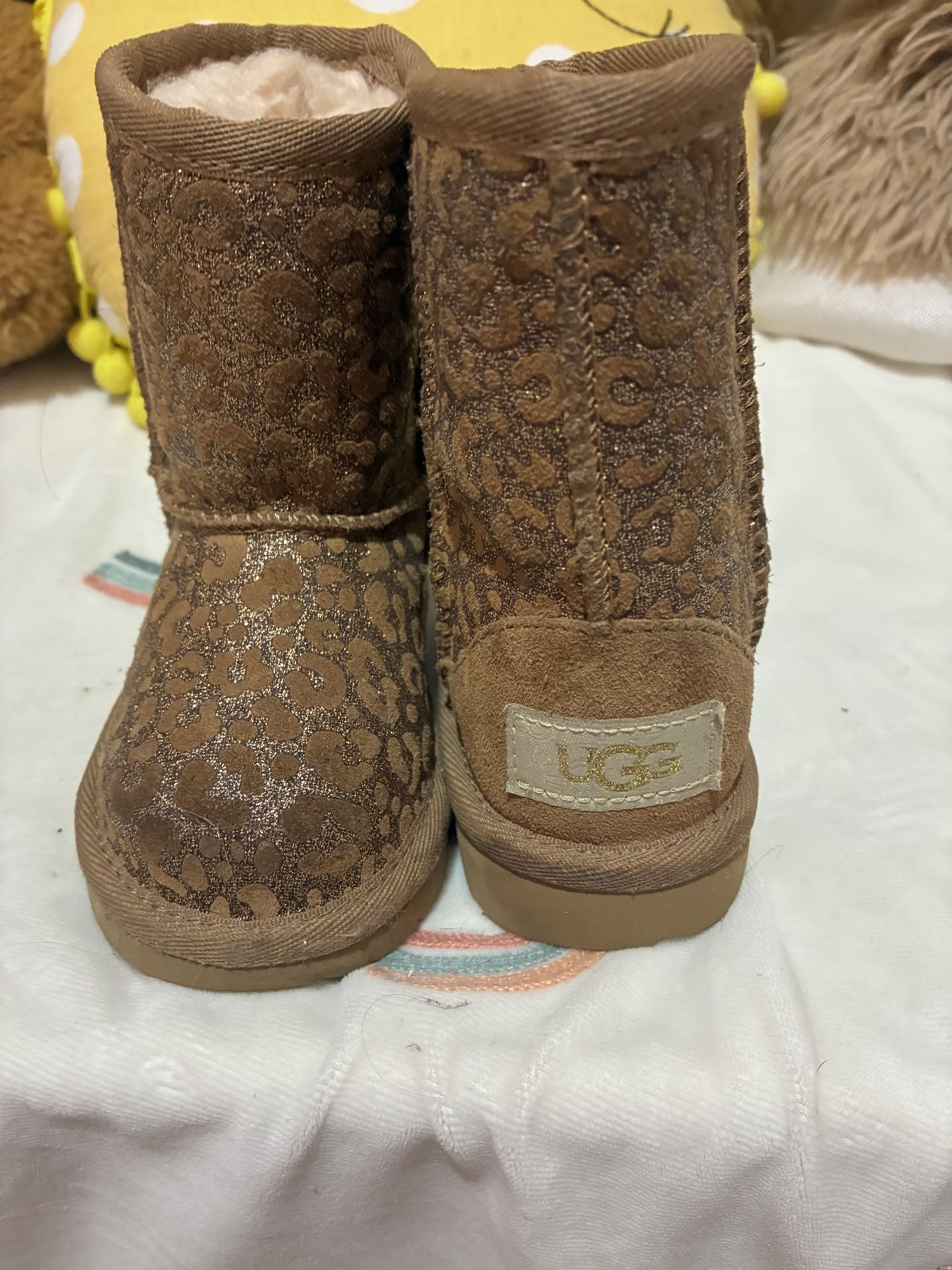 Toddler Uggs Size 6/$25