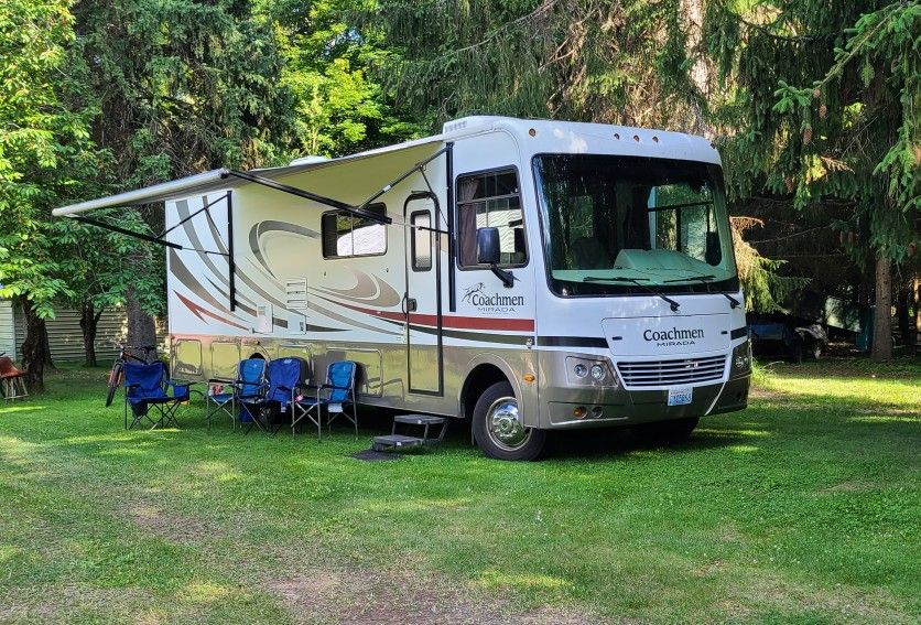 2013 Coachmen Mirada 29 DS, Silver Edition
