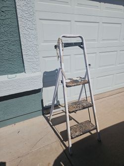 Step stool / painter's ladder