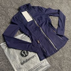 LULULEMON JACKET SIZE: 4 insta: emresellzz