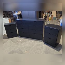 Eight drawers dresser and Nightstands