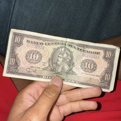 Ecuador 10 Dollar Bill + 50 2 Dollar Bills 