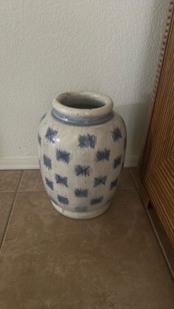 Pottery barn vase