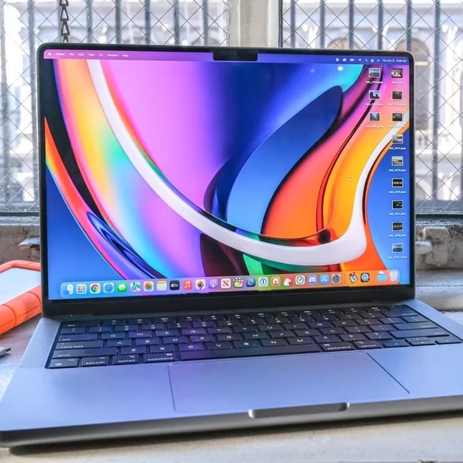 Apple M2 MacBook Pro MAX Immaculate condition 