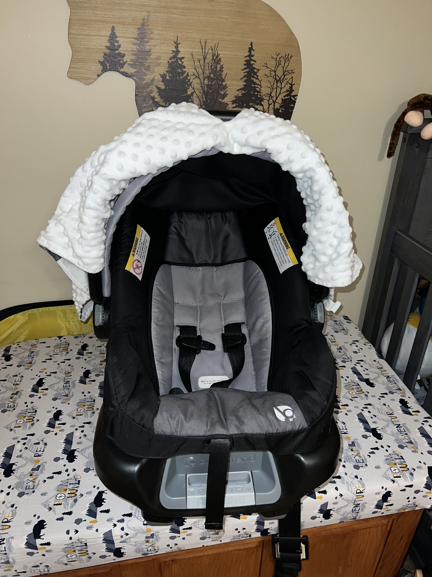 Baby Trends Infant Car Seat with 2 car seat covers