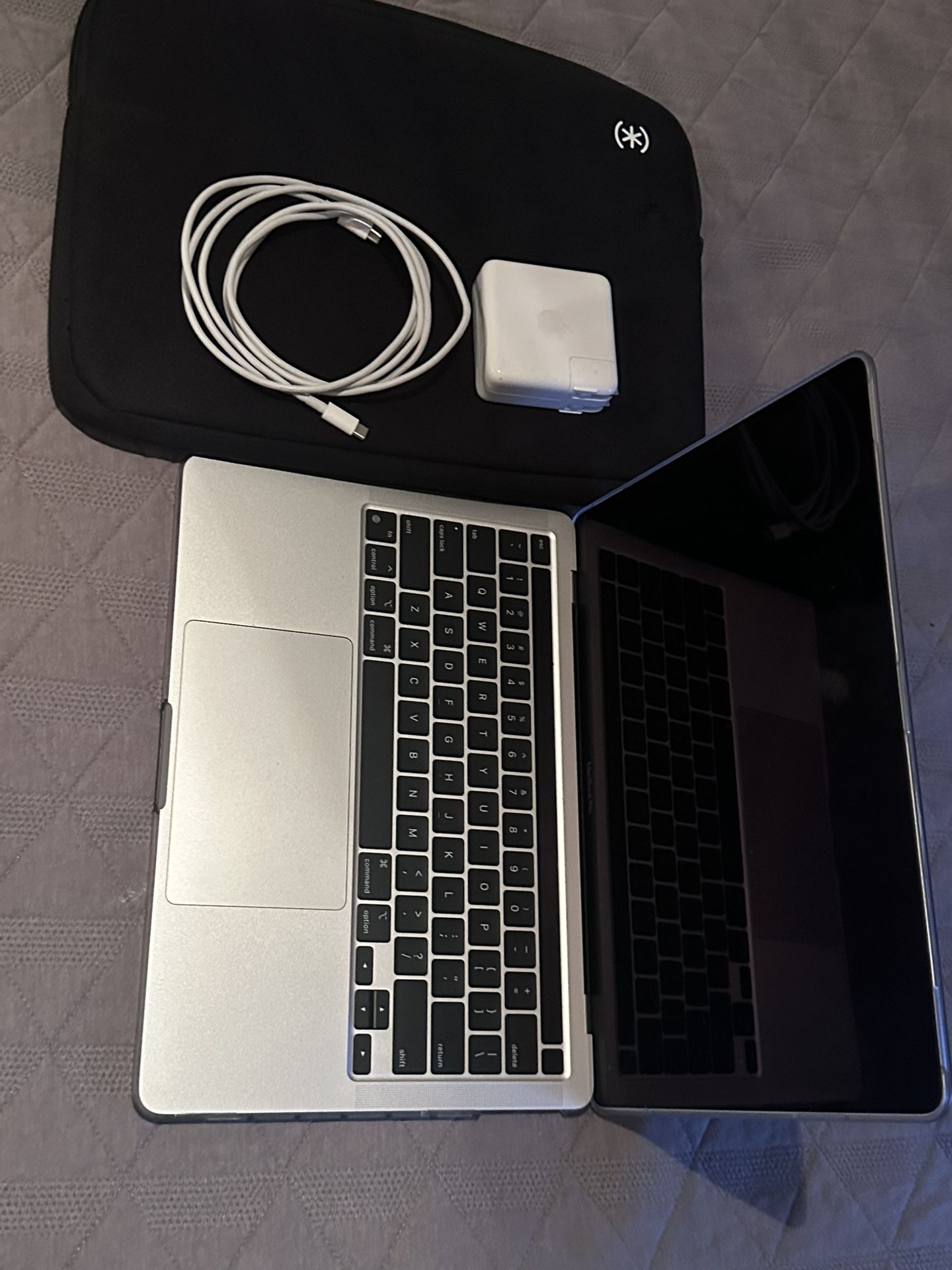 Apple -Mac Book Pro 13.3 Laptop M2 Chip 8-gb SSD Silver