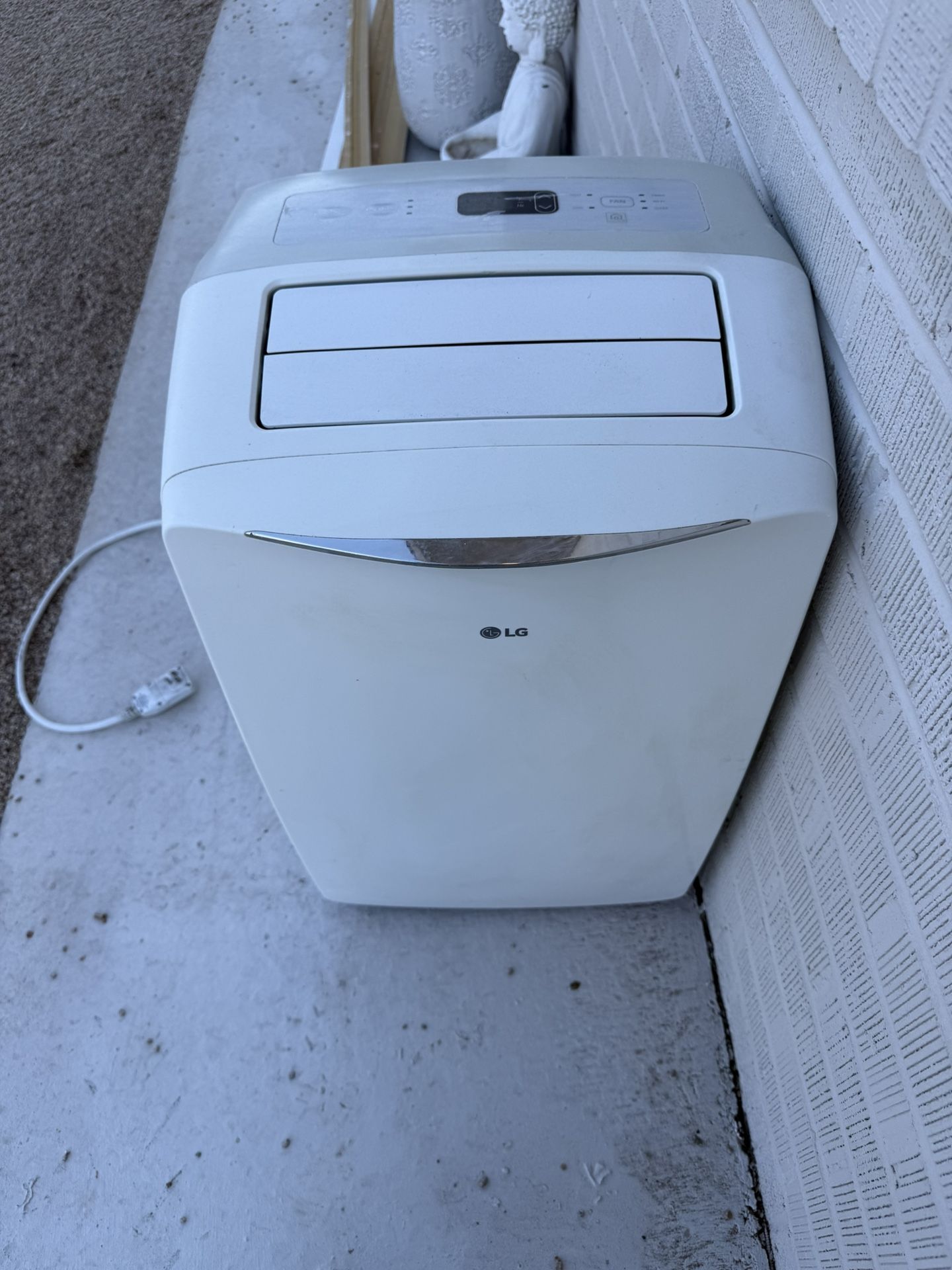 LG 14000 btu Air conditioner