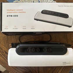 Vacuum Sealer Machine– Like New