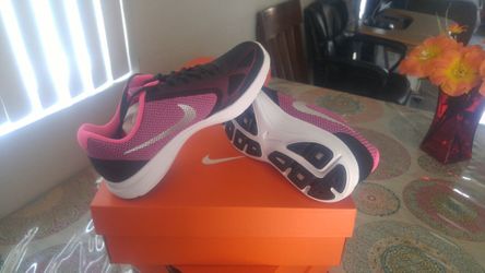 Nike revolution