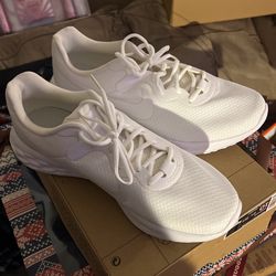 Nike Revolution Nn