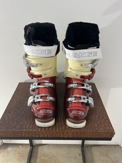 NEW - NEVER USED WOMEN'S-GIRLS SIZE 6 - 6 1/2 LANGE SKI BOOTS!