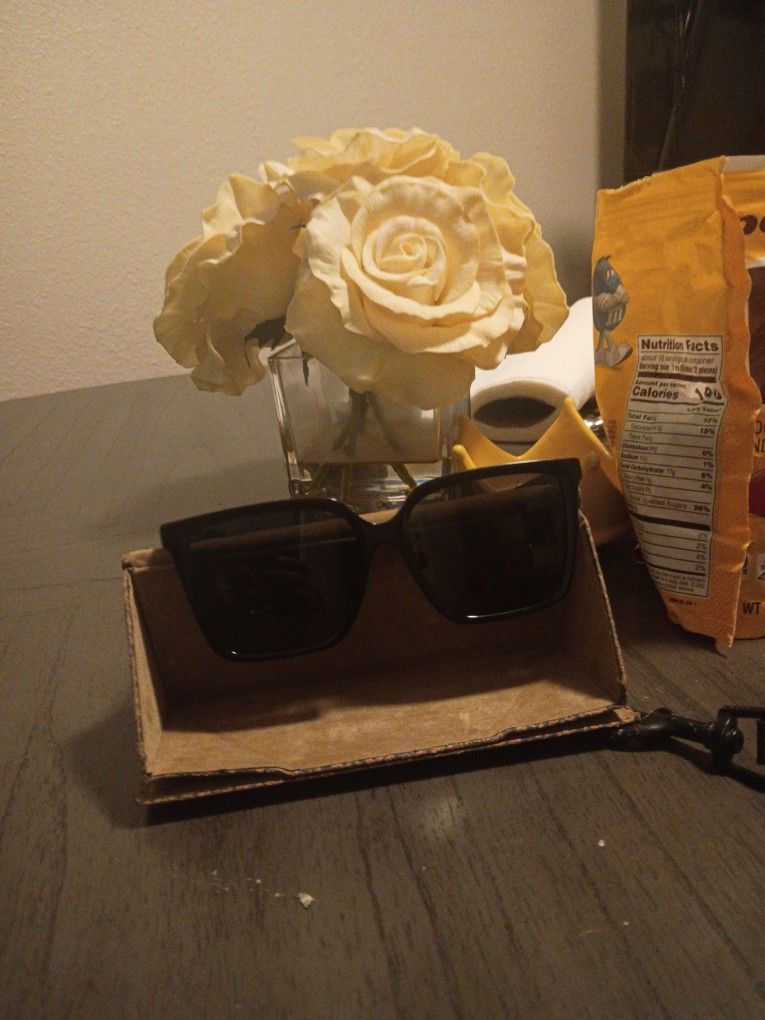 Burberry  Sunglassed 